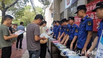 警钟长鸣 入脑入心 汉川市城市管理执法局扎实开展安全宣传咨询