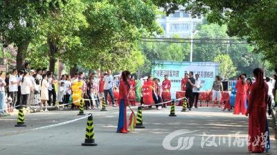 党建引领促共建，旱地龙舟迎端午