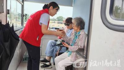 京珠运营公司：酷暑送清凉 关爱沁人心