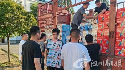 守望相助齐防汛 5万元爱心物资送抵分水