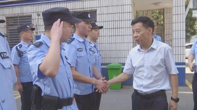 【视频】市领导看望慰问高温一线执勤民辅警