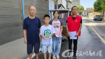 中洲农场乡贤联谊会走访慰问留守儿童
