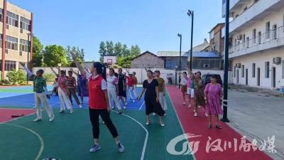 湾潭乡开展庆“八一”主题舞蹈活动