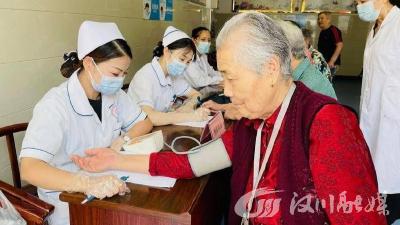 汉川妇幼开展“守护老人健康”义诊活动
