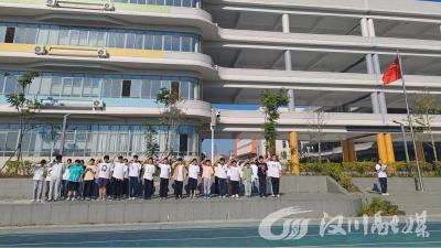 童心迎国庆 浓浓爱国情