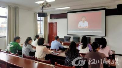 欢乐街社区组织开展学习贯彻党的二十届三中全会精神集中培训