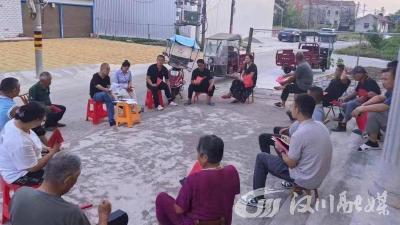 屋场院子会聚民意 共话“清洁家园”与秸秆禁烧