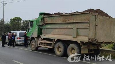 严查渣土运输违法违规行为 强化扬尘管控治理