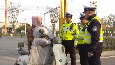 【视频】交通文明行 共筑畅美出行环境