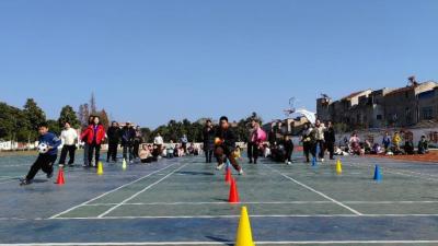 汉川市新堰镇中心小学举办冬季趣味运动会