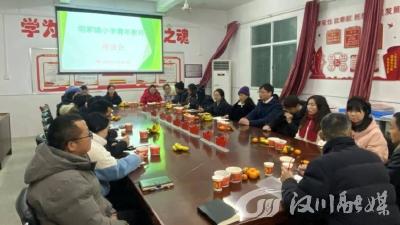 汉川市垌塚镇召开青年教师座谈会  