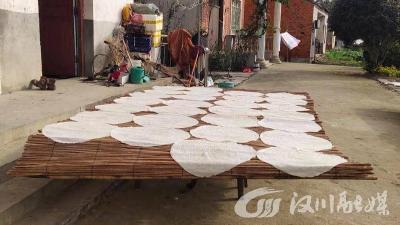 万张绿豆皮 铺出致富路