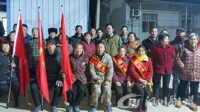  屋场院子会上 大家共同推选心中“最美”！