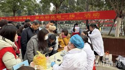 群团携手进驿站 温情关爱暖新年
