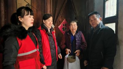 寒冬送衣被 暖身更暖心