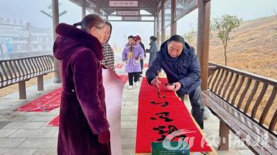 华严农场为困难群众写春联送春联活动