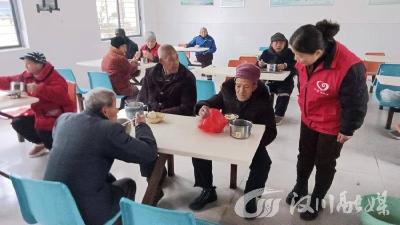 情暖福利院 共品元宵甜  