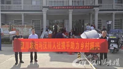 上门办理社保卡 暖心服务送到家