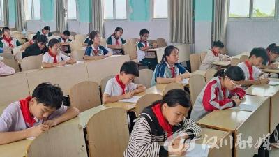 汉川市回龙中心小学教联体举办写字比赛