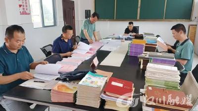 强化常规检查，夯实教育根基