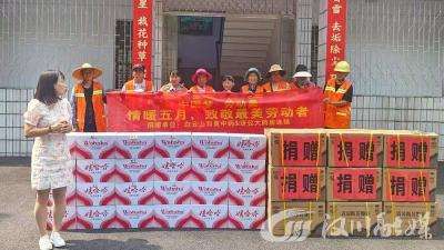 广州白云山药业携手济公大药房向汉川环卫工人“送清凉”