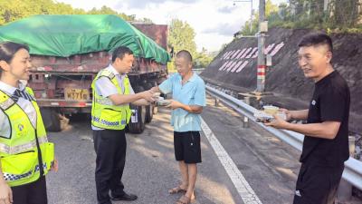 湖北交投京港澳高速“花式降温”全力护航司乘清凉出行