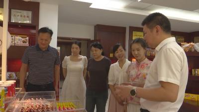【视频】聚焦“舌尖”保安全 人大代表送清凉