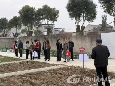 九九重阳日 浓浓敬老情
