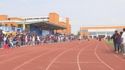 汉川外校初中部秋季田径运动会开幕 学子赛场展风采