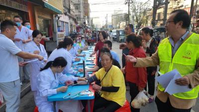 汉川市精神病医院联合市心理协会开展“世界精神卫生日”主题义诊活动