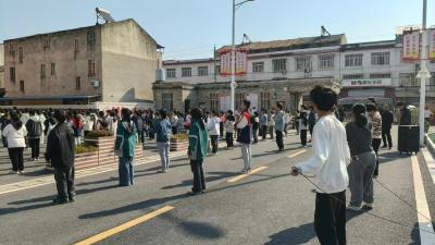 城隍中学大课间 让学生“动”出精彩