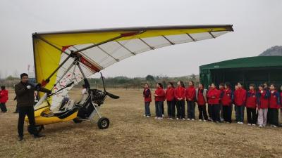 汉川天屿湖实验学校开展航空知识讲座及飞行基地参观活动