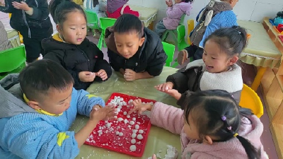 华严农场中心幼儿园开展“喜迎元旦，欢乐‘童’行”主题活动