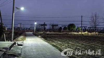 230盏路灯  照亮17个村组回家路