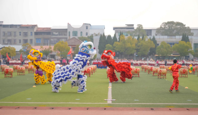 祥狮献瑞启新程 指尖生花承非遗 ——汉川外国语学校亮相“点亮汉江·点燃教育”体艺成果展