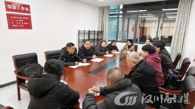 仙女山街道欢乐街社区召开返乡流动党员组织生活会