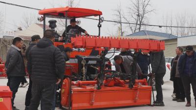 【视频】春节备耕两不误，智能农机成年货“新宠”