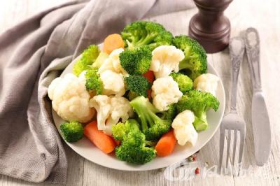 有甲状腺疾病的人，不能吃西兰花、菜花等十字花科蔬菜？