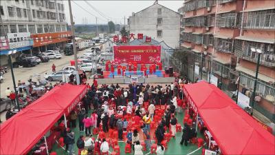 【视频】年货大集搭平台 年味乡情促乐业