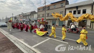 杨林沟镇：首届年货购物节热闹启幕 立春时节共庆新春