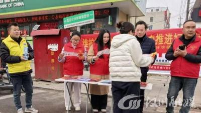 清晨普法进驿站 多维宣教护民生