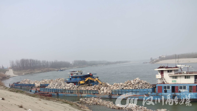 汉江三处崩岸应急整治加速推进 已完成抛石5.7万立方米 