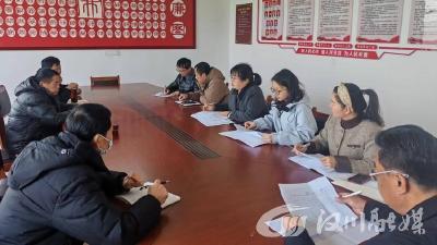 刘家隔镇逼驾台村开展“零距离”养老认证服务