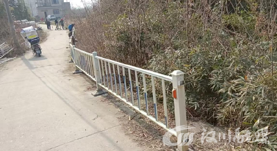 沉湖镇：废旧护栏“再上岗” 筑起乡村“平安栏”