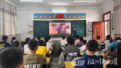 “五一”玩水别大意！杨林沟镇全面行动，筑牢防溺水“安全堤”