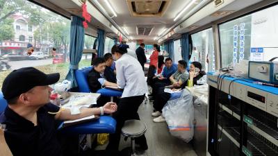 30余人无偿献血！9000毫升热血筑就沉湖爱心防线