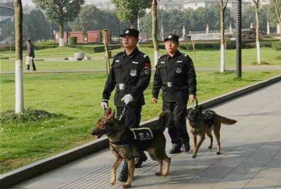 赤壁巡特警大队为全国两会营造安全氛围