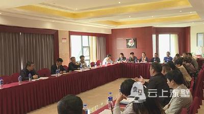 【两会动态】董方平参加赵李桥、赤壁等代表团审议《政府工作报告》