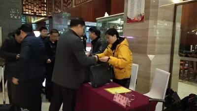 【聚焦咸宁两会】 政协委员陆续报到 积极建言献策