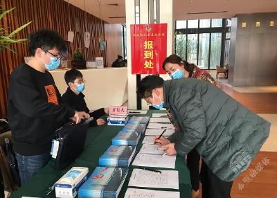 【两会动态】政协委员报到：为民履职尽责显担当